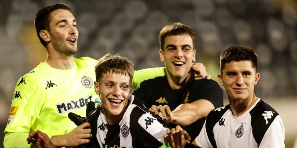 Bomba sa Ostrva - Mančester junajted bacio oko na tandem Partizana