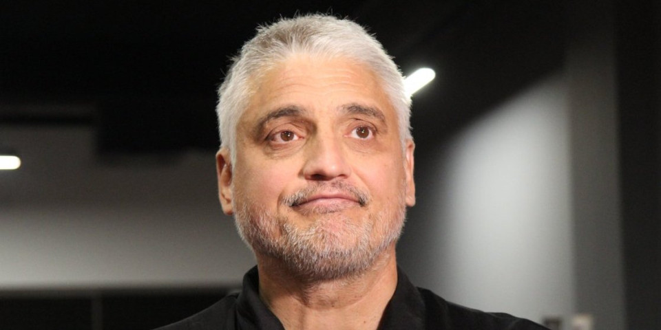 Čeda Jovanović nežno ljubi rame bivše žene - Uspomene ga lome (FOTO)