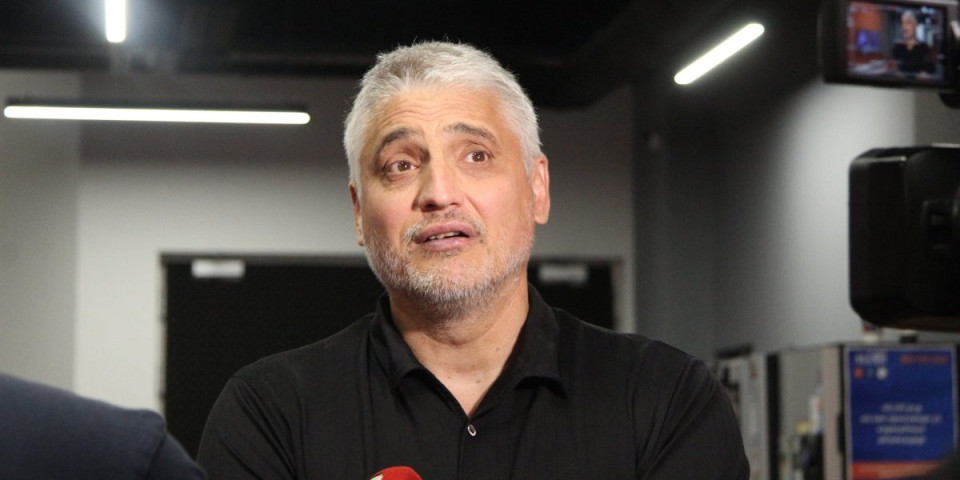 "Na čudan način izjavljuje ljubav": Čeda Jovanović šokirao prijatelja (VIDEO)