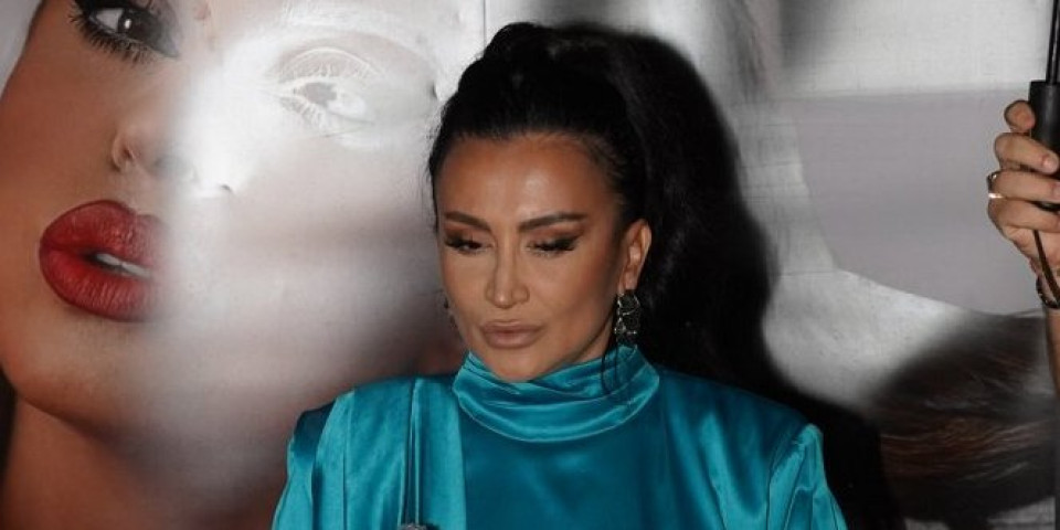 Očajna: Andreani Čekić preseo odmor u Dubaiju