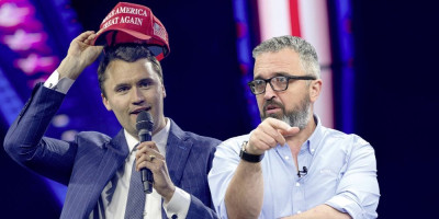 Na Šolakovim kanalima, u režiji blokaderskog dvojca "Mentalnog razgibavanja" pojavila se nova, monstruozna poruka - prizivanje ubistva glavnog urednika Informera Dragana J. Vučićevića.