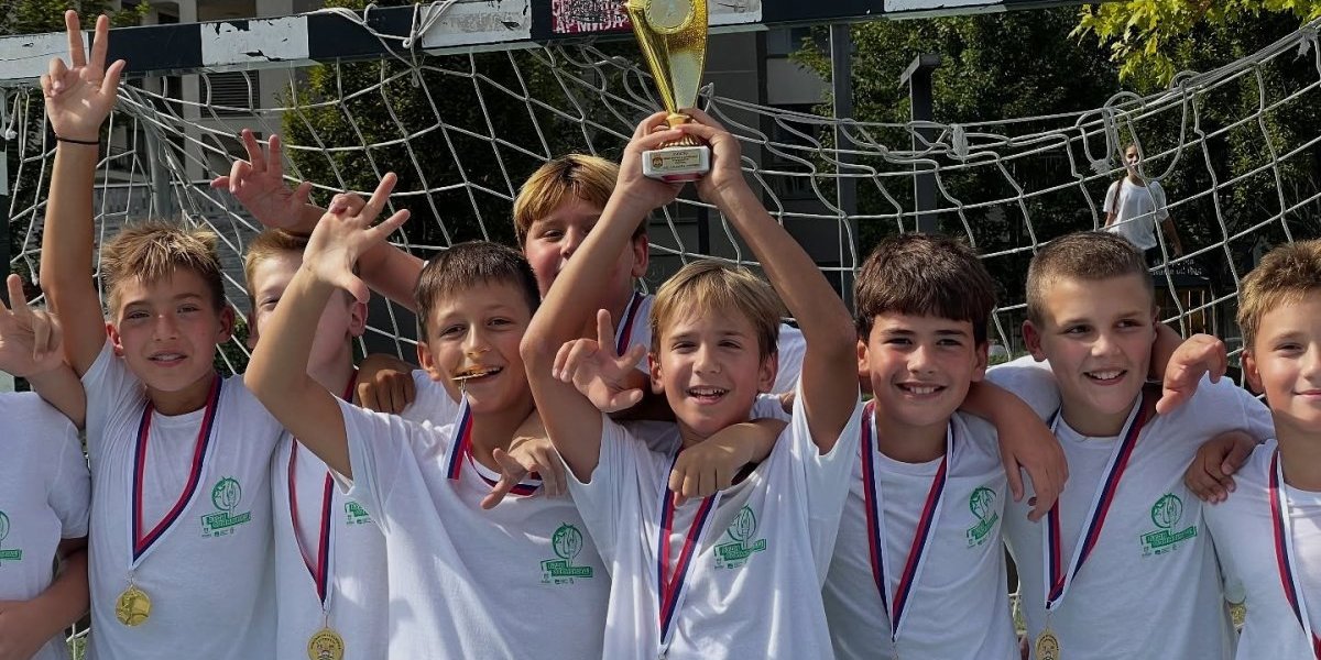 Održan osmi Sajam sporta na Savskom vencu: Osvojenim medaljama i peharima osnovci pokazali kako se malim sportskim korakom postaje veliki šampion