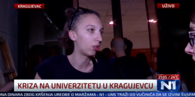 Šaka blokadera okupila se sinoć na protestu u Kragujevcu, gde su po ko zna koji put maltretirali stanovnike tog grada, a posebno se izdvojila jedna zgubidanka koja je preko tajkunske televizije N1 zapretila većinskoj Srbiji.