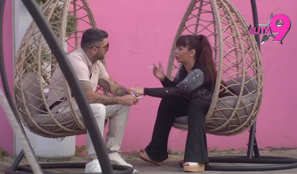 Ščepala ga i ne pušta - Asmin Durdžić završio u krevetu sa Miljanom Kulić (VIDEO)