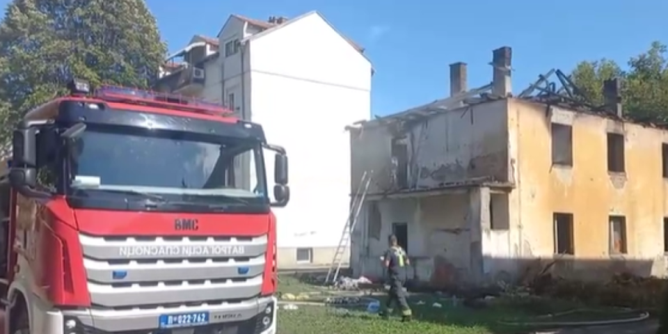 Bilo ih je 10, sad nema ni jedne: Vatra progutala najstariju zgradu u Valjevu (VIDEO)