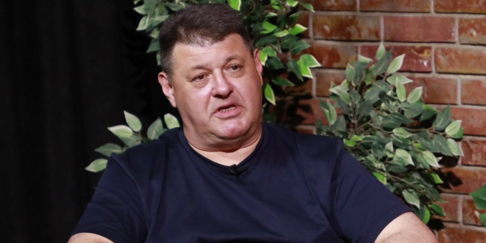 Sarapa vodi jutarnji program - Nakon što je juče iz emisije prevezen u bolnicu, stao na noge