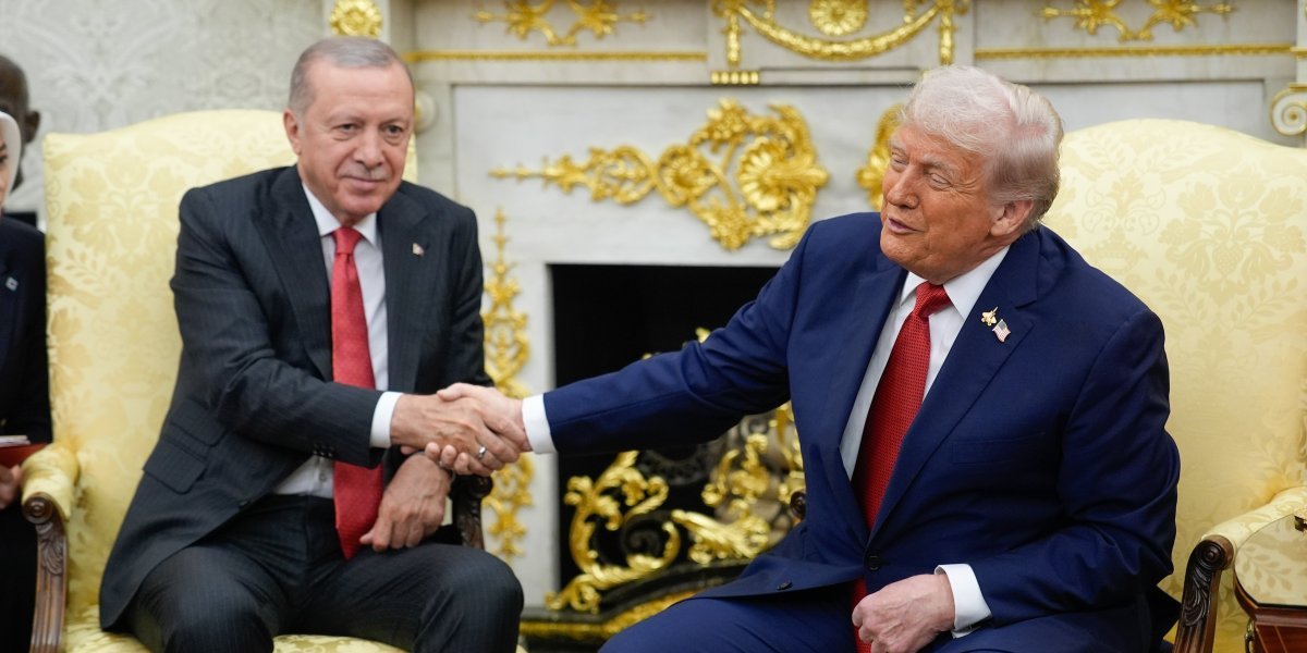 Tramp u svom stilu: Našalio se na račun turskog predsednika dok je ovaj bio pored (VIDEO)