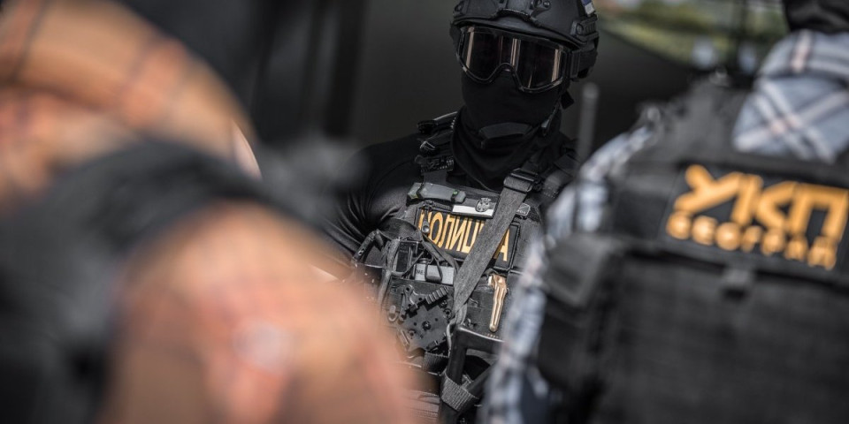 Velika akcija hapšenja: U toku pretresi u Nišu i Doljevcu zbog oružja nestalog iz stanice