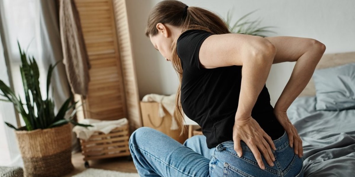 Zbog ovoga vas boli kičma i vrat: Svakodnevna navika ugrožava decu i mlade