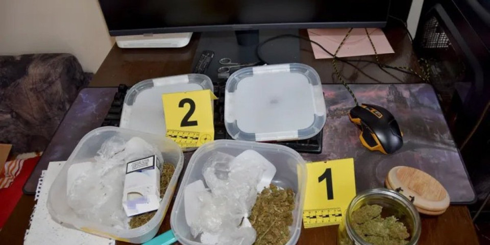 Uhapšeni dileri u Subotici: Kod njih pronađeno više kilograma droge (FOTO)