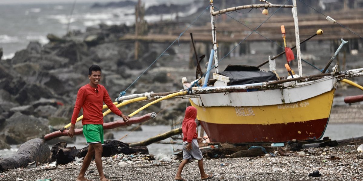 Tajfun opustošio Filipine: Najmanje 11 poginulo, evakuisano više od 400.000 ljudi (FOTO/VIDEO)