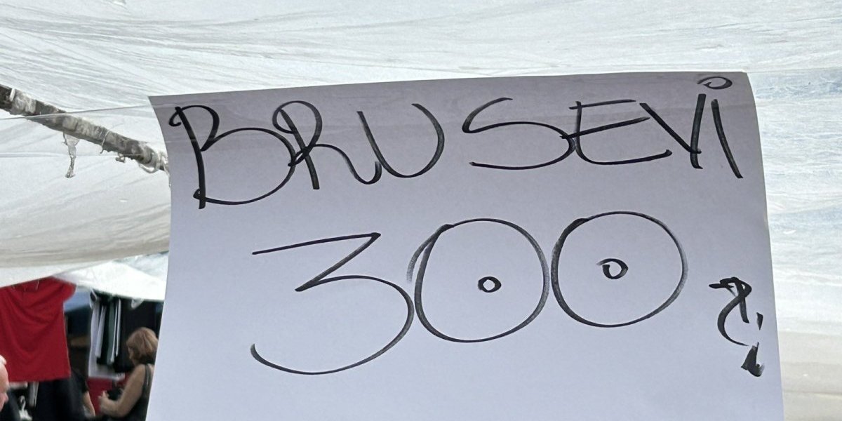 Šaljivi natpisi na vašaru u Kragujevcu