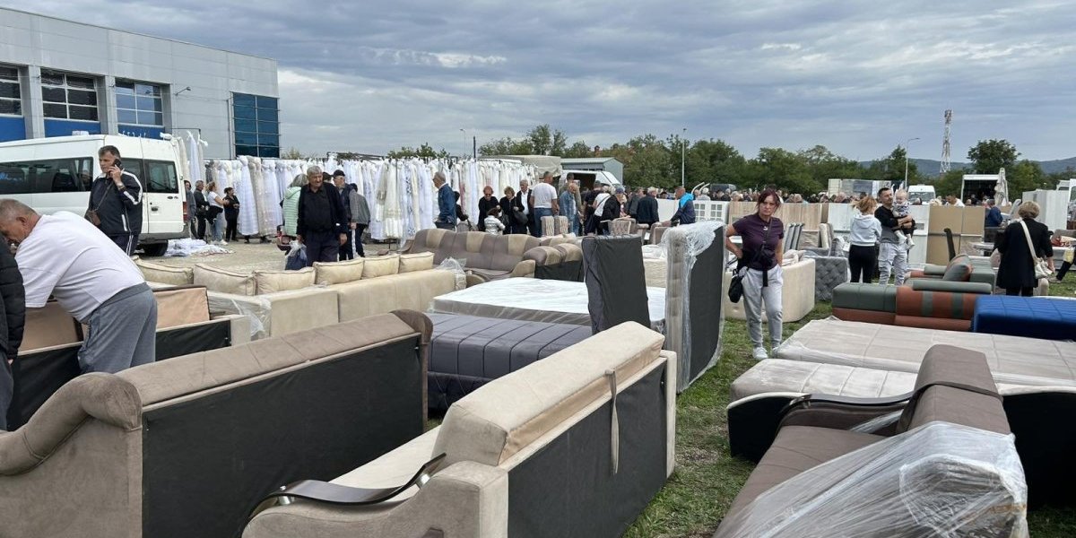 Za prodaju se nudi i nameštaj