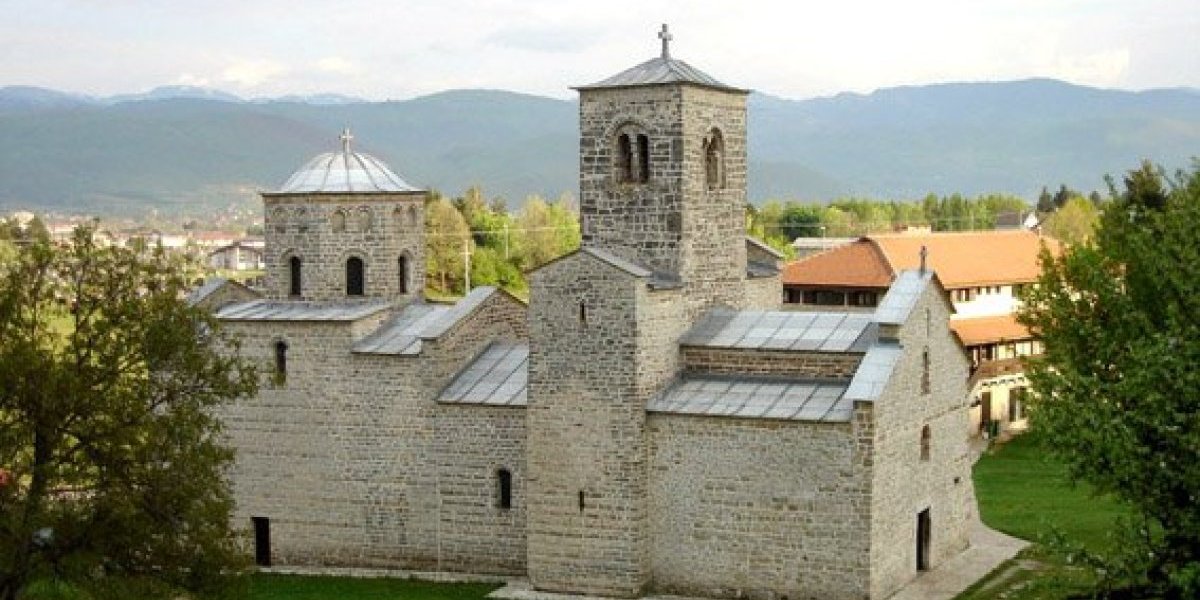 Opsada srpskog manastira! Crnogorska policija opkolila Đurđeve Stupove - teror gori od vremena Mila Đukanovića