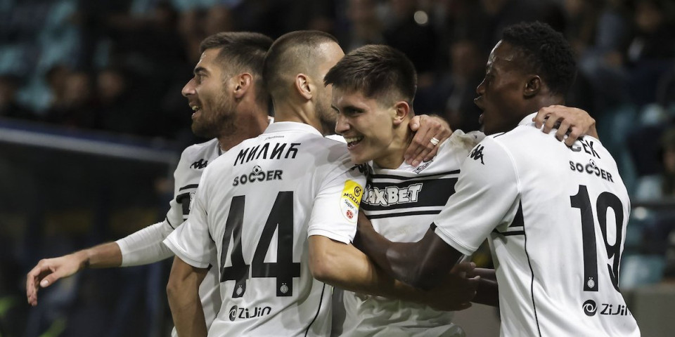 Rođendanski minimalac Partizana: Bakljade, VAR i prekidi obeležili veliki derbi (VIDEO)