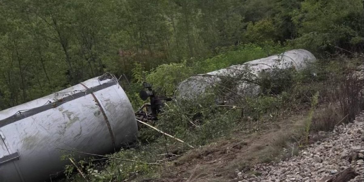 Cisterne sletele u jarak 