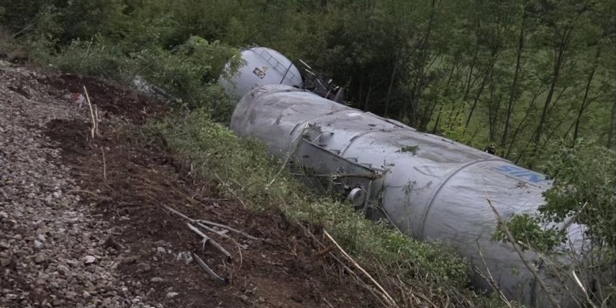 Dve cisterne iskliznule sa šina