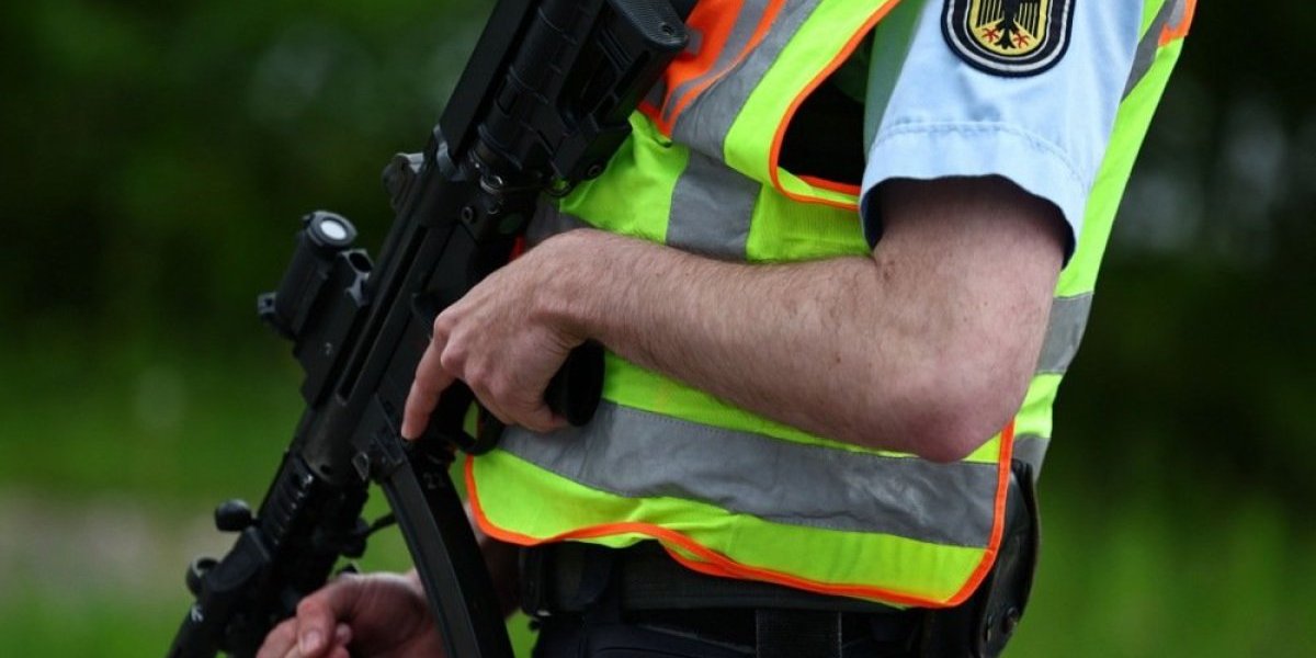 Porodični horor: Nožem napao suprugu, rođaku i dete!