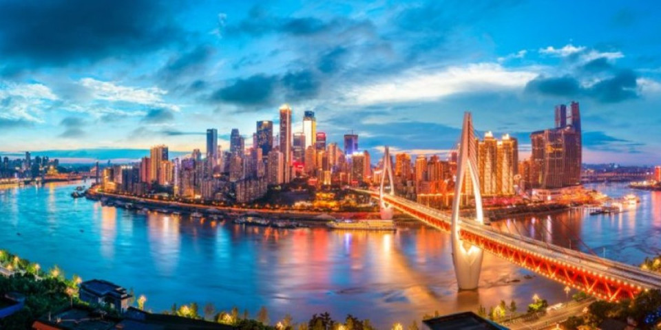 Grad od 30 miliona ljudi kao naučna fantastika - Benzinske pumpe na krovovima zgrada(VIDEO)