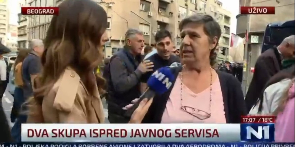 Bolje da su ćutali - N1 pitao gospođu zašto je došla na skup, odgovor ih šokirao! (VIDEO)