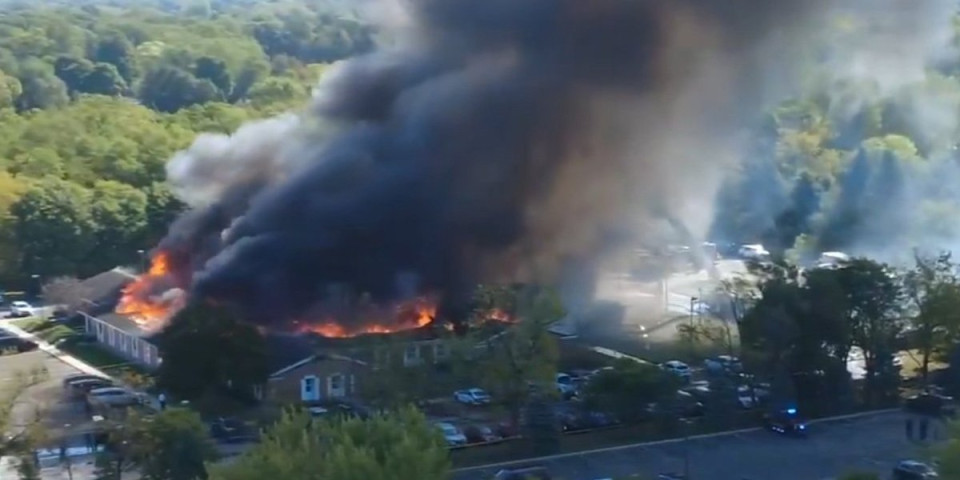 Gori crkva posle masovne pucnjave! Gust dim prekrio sve, snimak ledi krv u žilama - Sumnja se da ima žrtava!