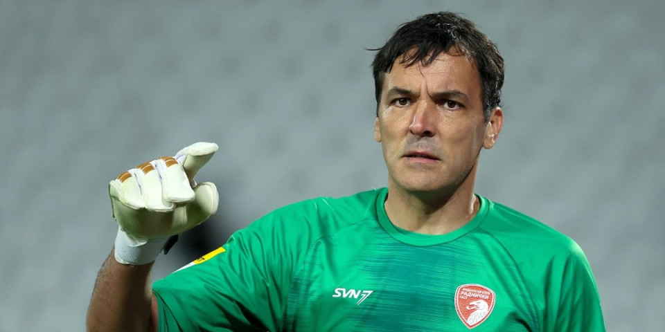 (FOTO) "Delije" brutalno isprozivale Stojkovića: Ne jedna, već dve oštre poruke za golmana Radničkog