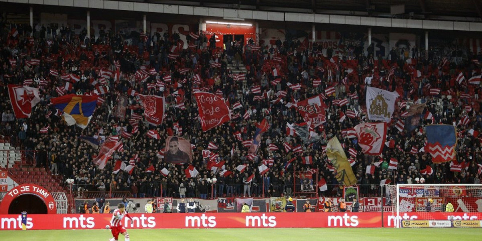 (FOTO) Navijači Zvezde poslali poruku Nebojši Pavkoviću: Osvanuo veliki natpis na Marakani