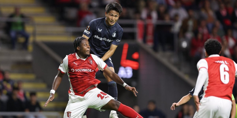 Zvezda trlja ruke - Totalno rasulo, rival u Evropi puca po šavovima