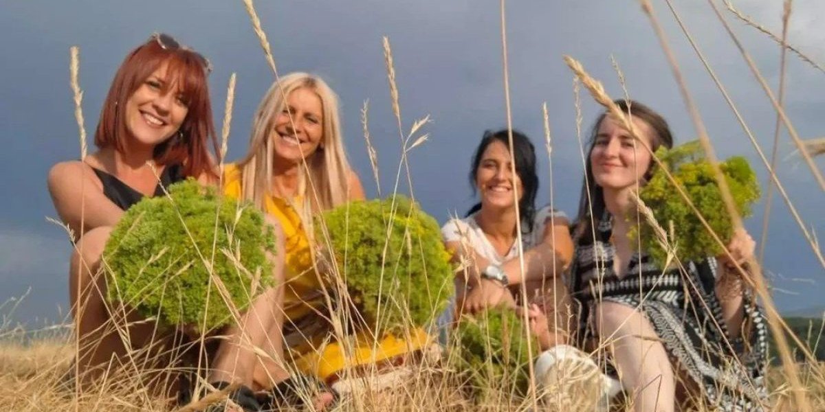 Vlasnica Dragica sa svojim zaposlenima 