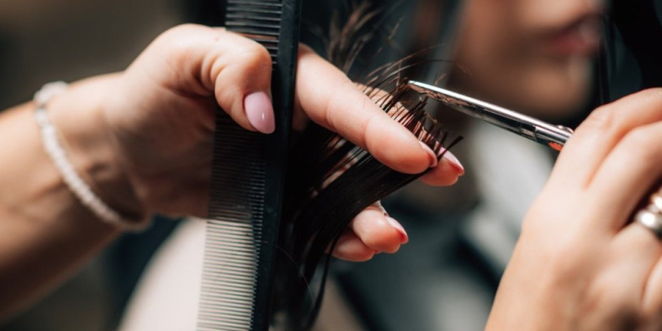Frizerski mit srušen? Evo zašto vam kosa ne raste brže iako se redovno šišate