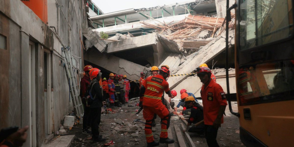 Raste crni bilans: 36 učenika stradalo u urušavanju internata