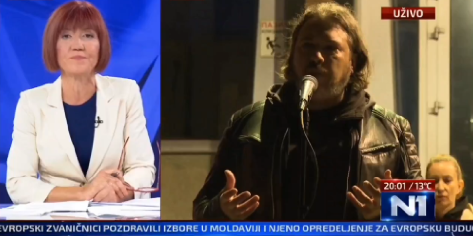 Skandalčina: Protest roditelja predvodio čovek koji je "opštio" sa usisivačem?! Ovo je slika i prilika blokadera