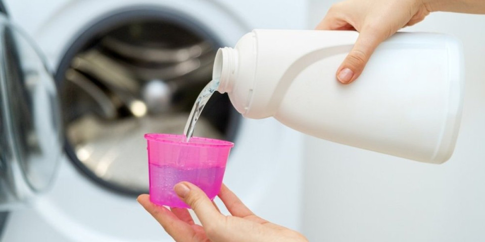Uklonite fleke od deterdženta sa odeće: Svi pravimo istu grešku - evo kako da se rešite mrlja
