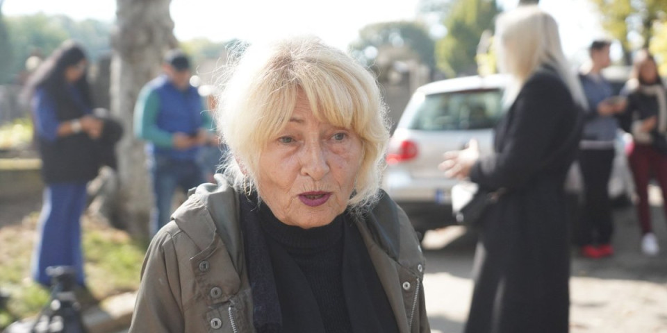 "Pevači su bili ucenjivani da dolaze na grob mog supruga: Udovica Tome Zdravkovića više neće da ćuti