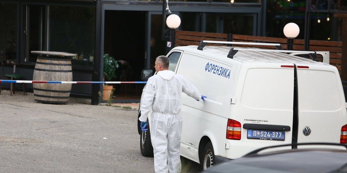 Forenzičari u restoranu 