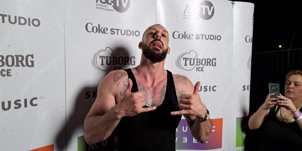 Uništen Đeksonov BMW! Na vratima luksuznog vozila bivšeg zadrugara - užasna poruka (FOTO)