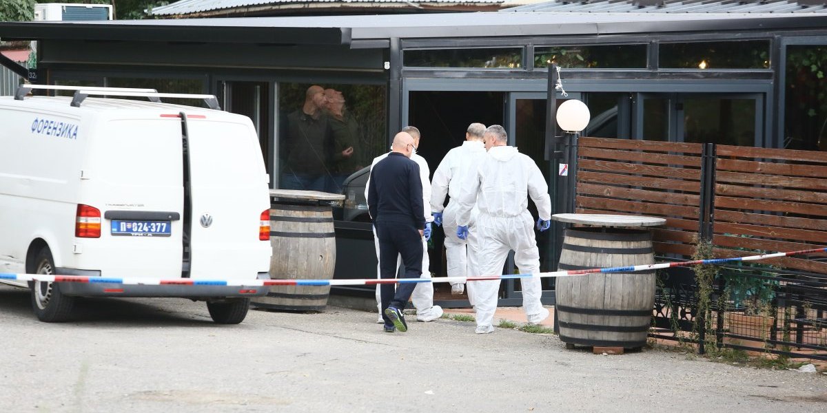 Forenzičari u restoranu 