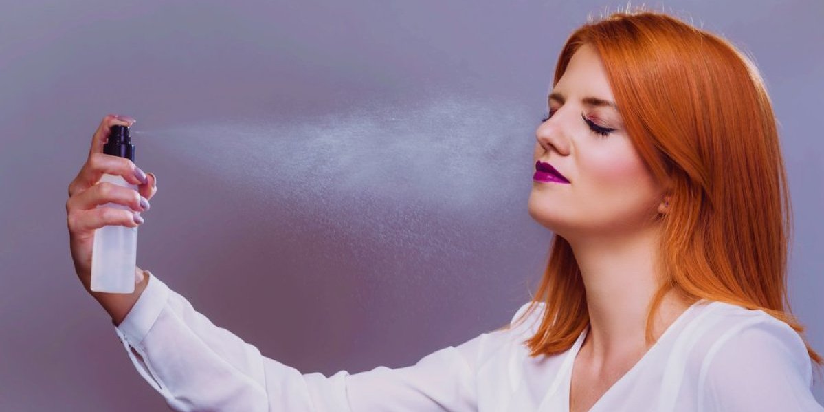 Evo šta kozmetička industrija krije: Zašto vam šminka spada i pored najskupljeg "setting spreja"