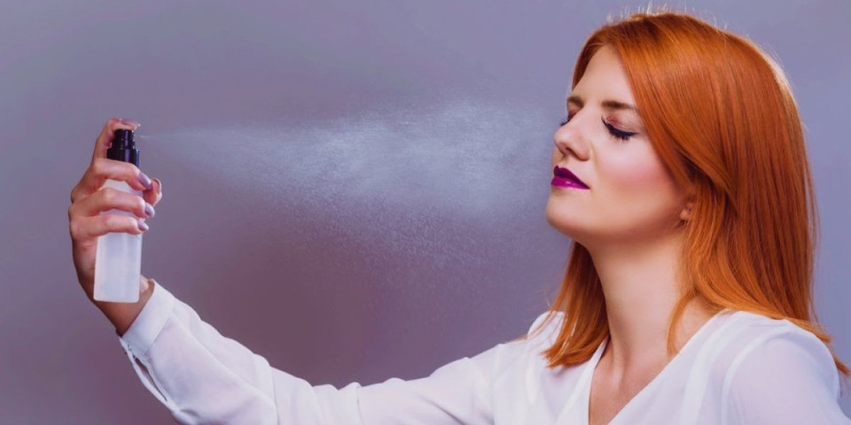 Evo šta kozmetička industrija krije: Zašto vam šminka spada i pored najskupljeg "setting spreja"