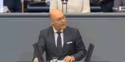 Dr. Aleksandar Volf iz "Alternative za Nemačku"(AfD) je izjavio da tzv. Rezoluciju o proglašenju masakra u Srebrenici genocidom, koju su u UN-u predložile Ruanda i Nemačka, "pre svega podržao muslimanski svet".