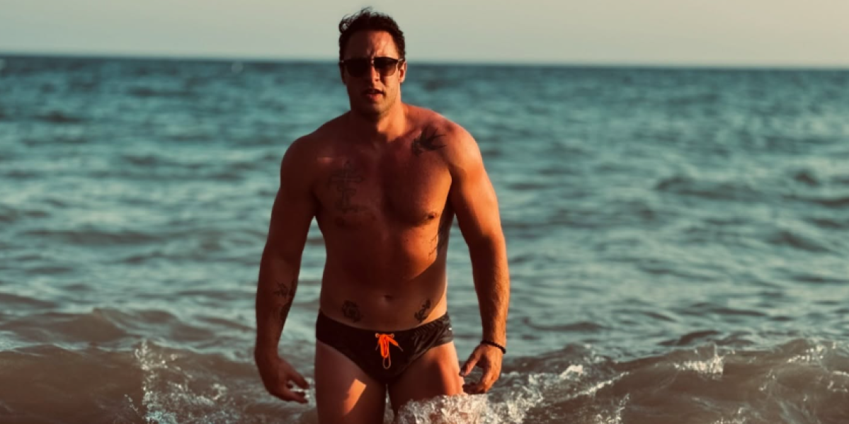 (FOTO) Naš glumac napustio Srbiju, oženio prelepu Ruskinju i pokazao mišićavo telo: Žene ostale bez daha