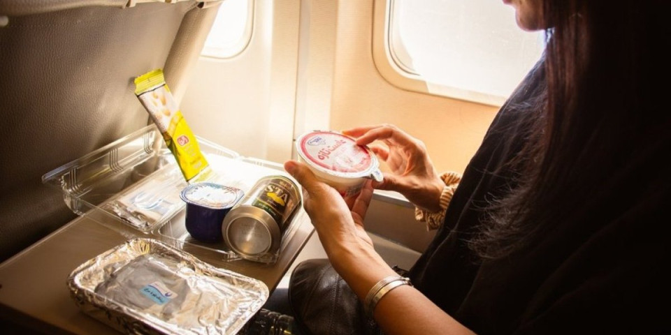 Ovih 7 namirnica u avionu vam mogu upropastiti let: Sletite sveži i odmorni