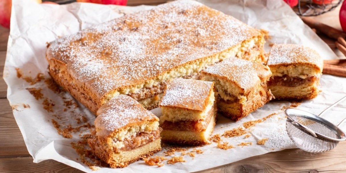 Brzi kolač sa jabukama: Jesenja poslastica koja se sprema očas posla, a topi se u ustima