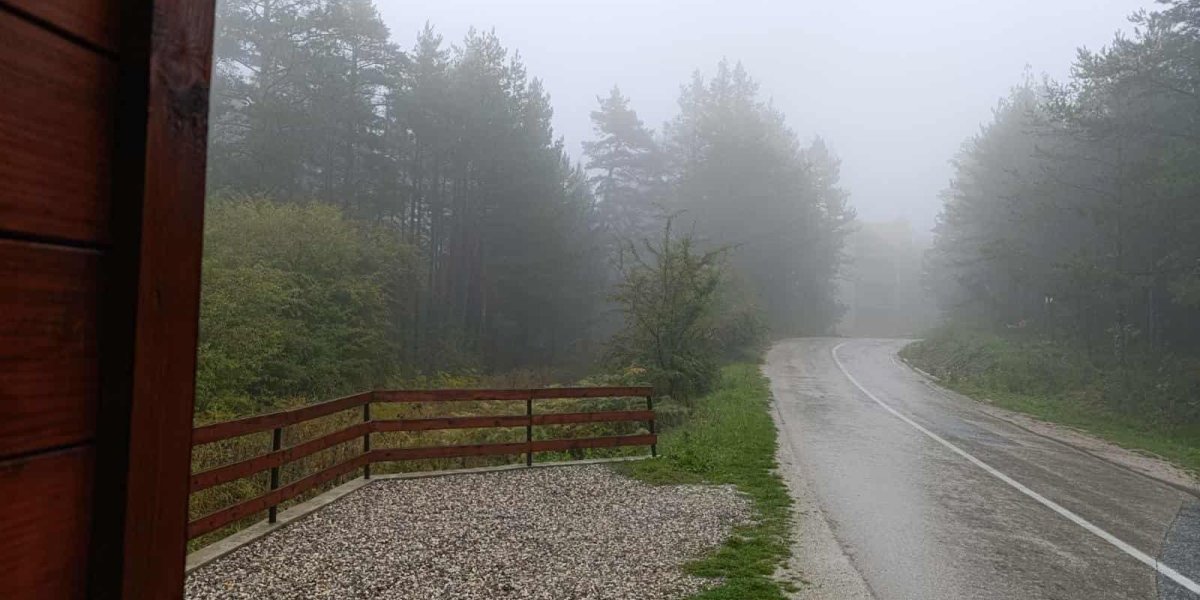 Na Tari pada kiša i maglovito je