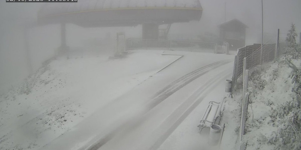 Ljudi gledaju i krste se! Neverovatan snimak sa Kopaonika (VIDEO)