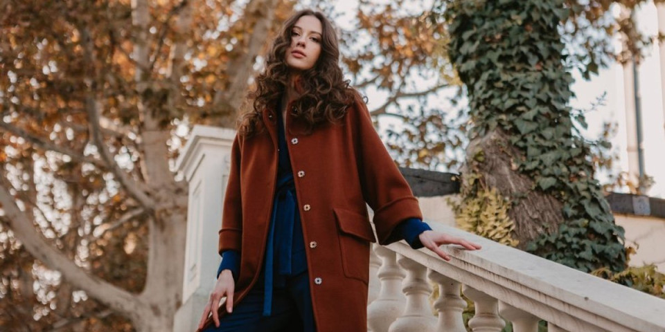 Pantalone u ovoj boji su jesenji hit: Žene potpuno odlepile - morate ih imati u ormaru (VIDEO)