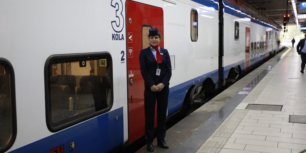 Putovanje od 68 minuta, povratna karta 2.000 dinara... A, tek da vidite kako je u vozu (FOTO)