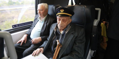 Vukosav Đorđević (106) bio je među putnicima voza "Soko" od Beograda do Subotice i tom prilikom zahvalio predsedniku Aleksandru Vučiću, jer je ispunio obećanje koje mu je dao tokom posete Zaječaru u maju da će ga pozvati da bude gost prlikom puštanja u rad pruge Novi Sad-Subotica.