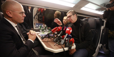 Predsednik Srbije Aleksandar Vučić izjavio je danas da će problemi oko goriva zbog sankcija koje se najavljuju NIS-u biti rešeni i da neće biti kupovine goriva na kantice.