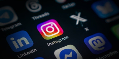 Izvršni direktor Instagrama Adam Moseri zvanično je demantovao tvrdnje da kompanija koristi mikrofone na telefonima korisnika za ciljanje reklama.